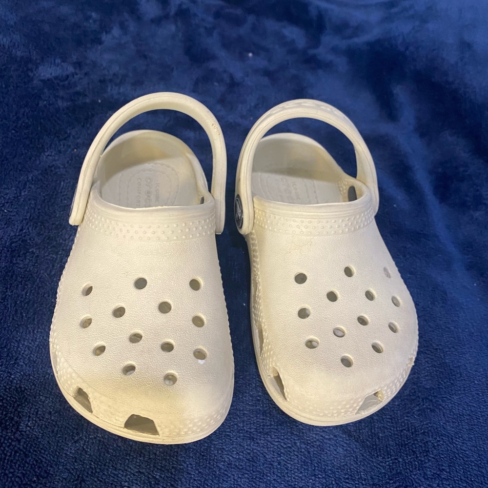 CROCS Kids Beige/Bone Color Clogs- 7C